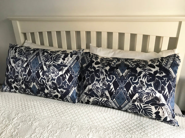 INDIGO GEO PALM PRINT SILK PILLOWCASE